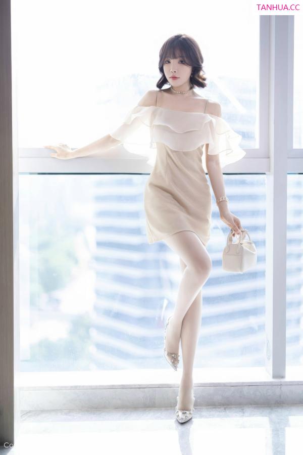 陈芝 芝芝Booty [XiuRen]高清写真图 2024.07.25 No.8917 徐莉芝Booty 丝袜美腿第19张图片